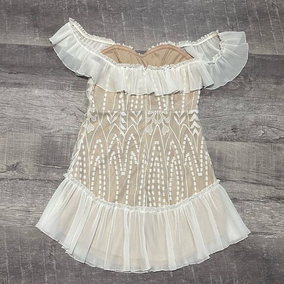 Saint + Secrets Dreamy Off Shoulder Mini Dress Womens M White Lace Pleated Hem - Picture 7 of 10